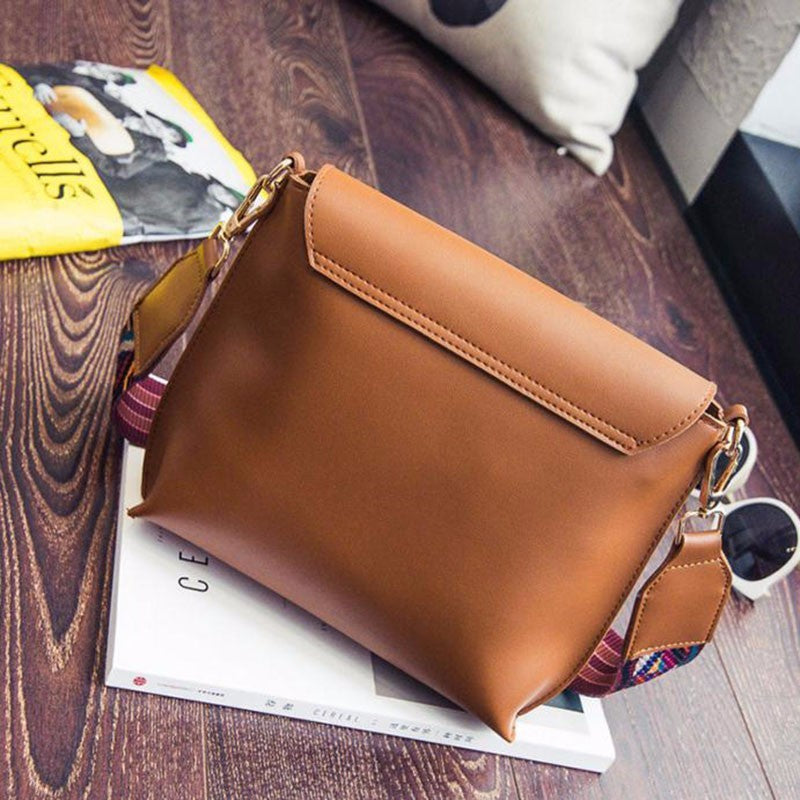 One shoulder crossbody wide shoulder strap crossbody bag