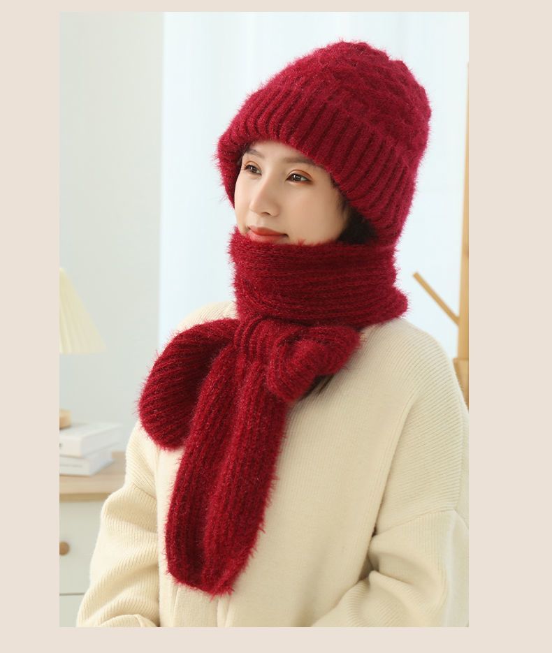 Women's Fleece-lined Scarf And Hat: Winter Warmth in Style