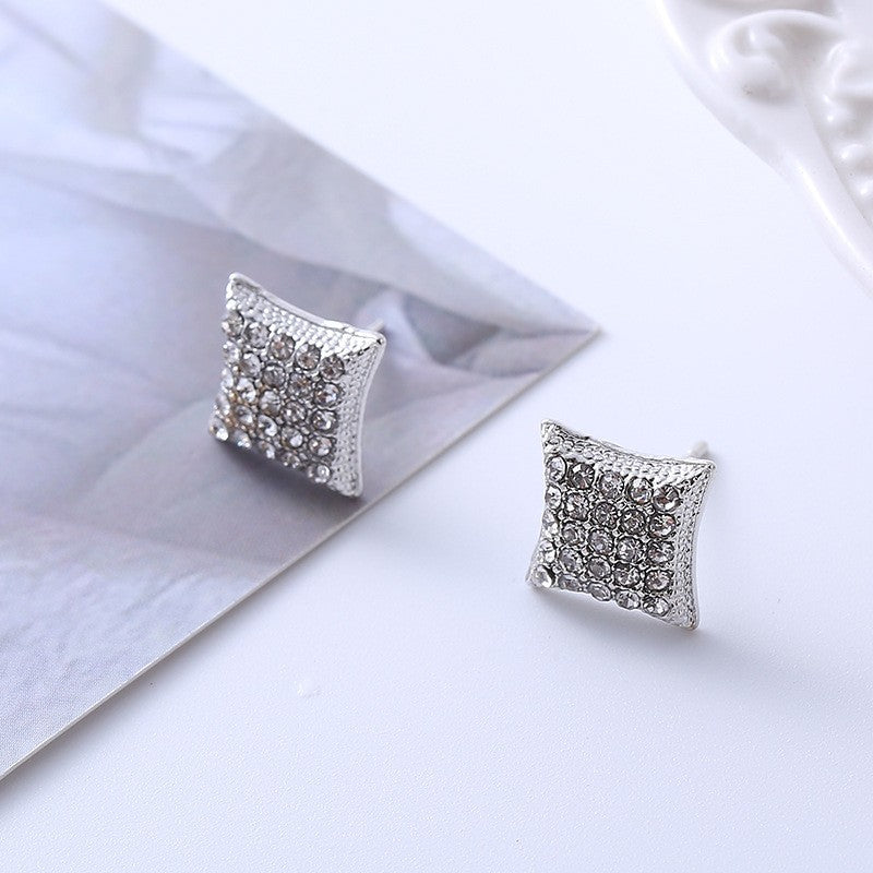 Titanium Steel Small Ear Studs: Simple Retro Minority Light Luxury Temperament Earrings For Women