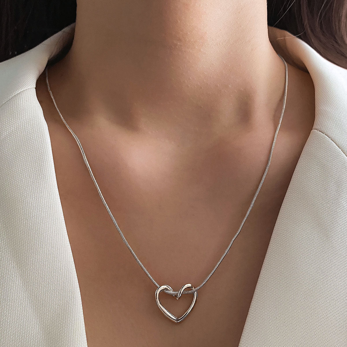 Niche Hollow Heart Necklace For Women: Elegant Love in Every Detail