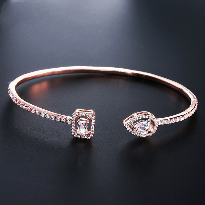 Simple And Exquisite Bracelet With Micro Inlaid Zircon