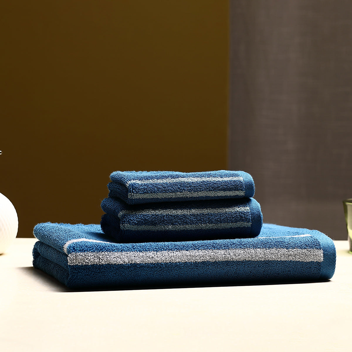 Three-piece towel bath towel square