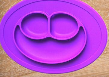 Children's meal pad with silicone smiling face plate - Minihomy