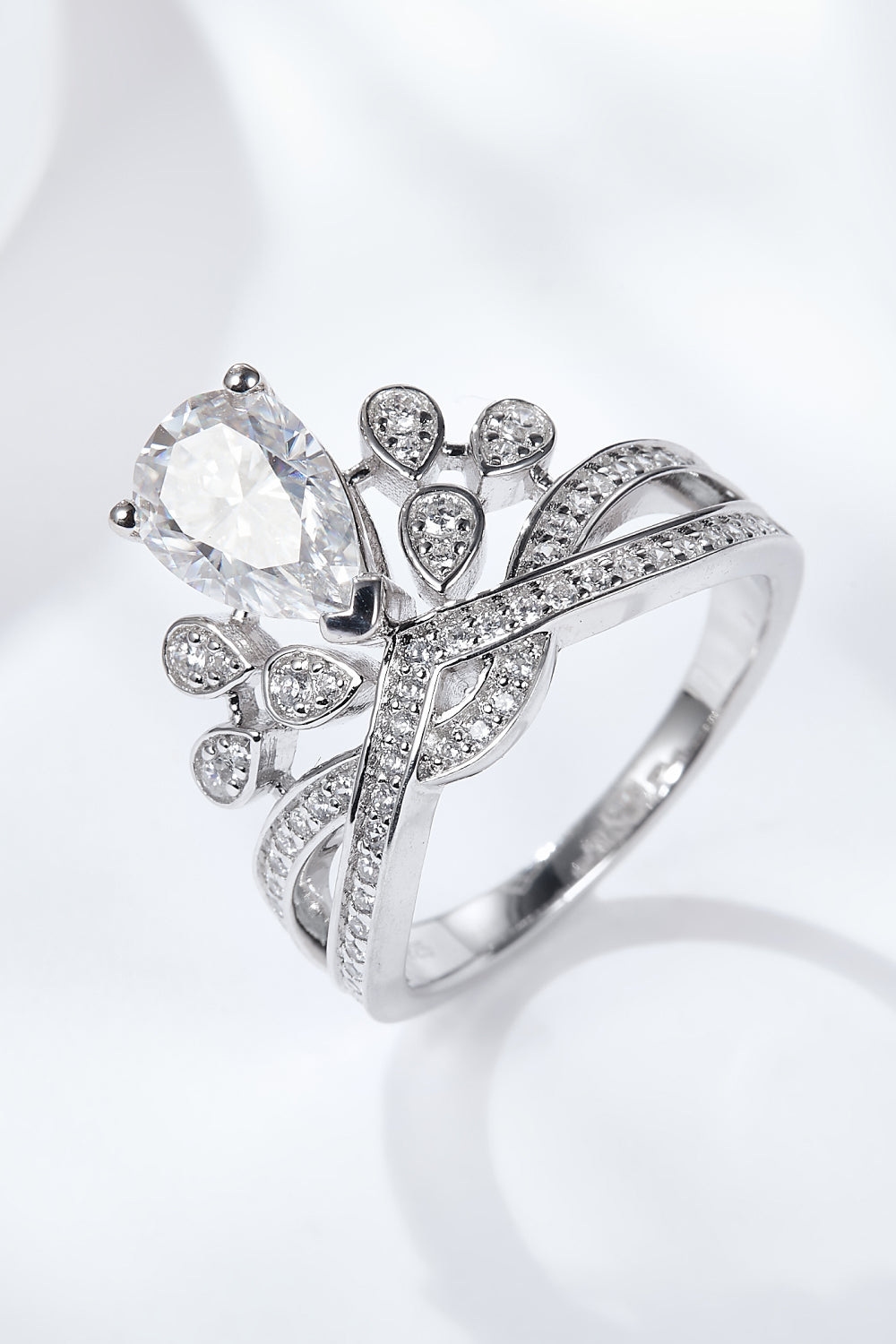 1.5 Carat Moissanite Crown-Shaped Ring - Minihomy