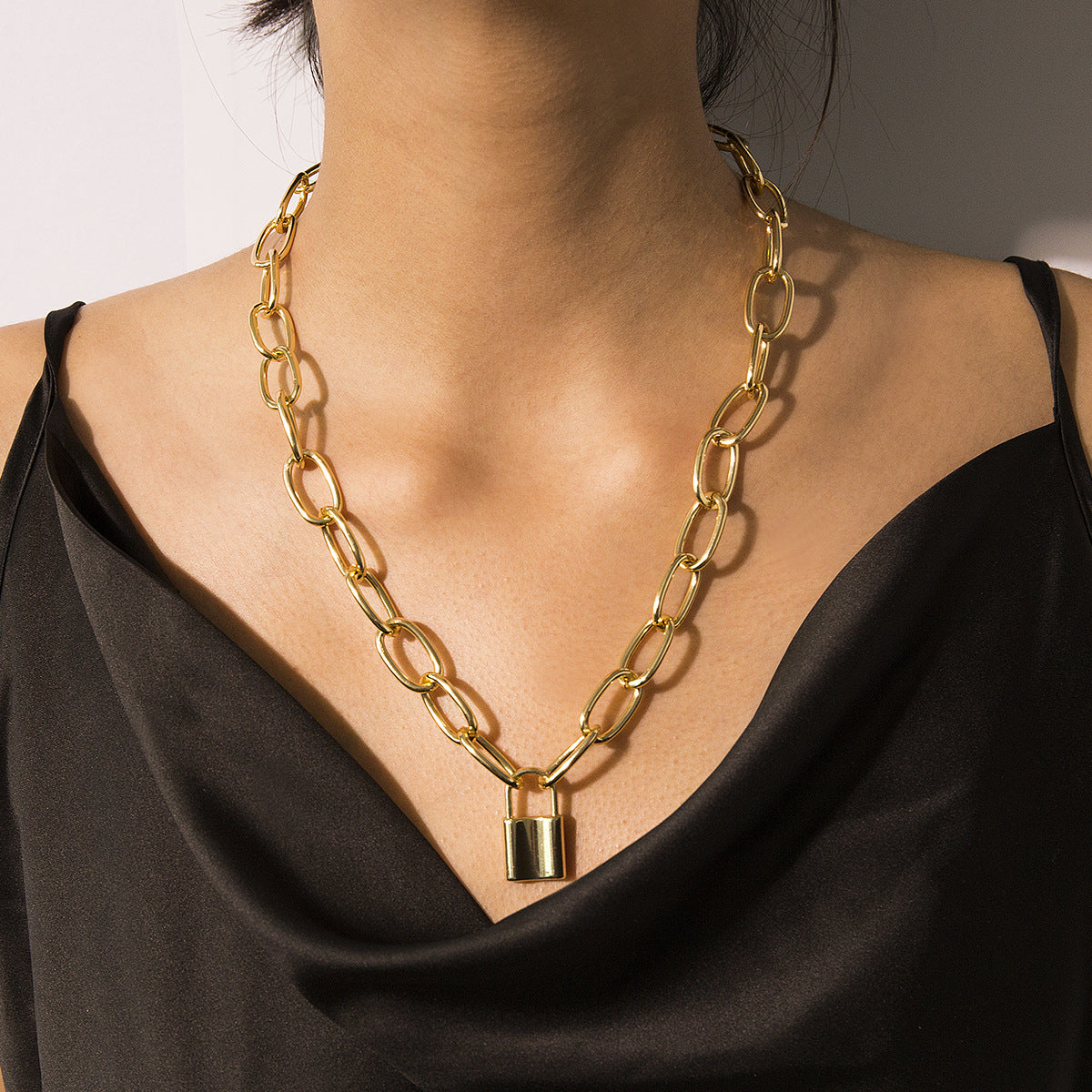 Personality Retro Geometric Ladies Necklace Sweater Chain Simple Lock Shape Wild Temperament Clavicle Chain